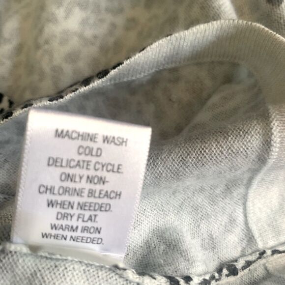 Croft & Barrow Cheetah Print Sweater. Size Medium. - Picture 8 of 8